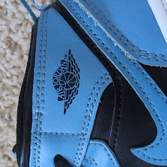 Jordan AJ 1 Mid Toddler Size 10c - Picture 9 of 12